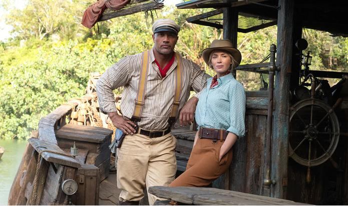 Los actores Dwayne Johnson y Emily Blunt en "Jungle Cruise".
