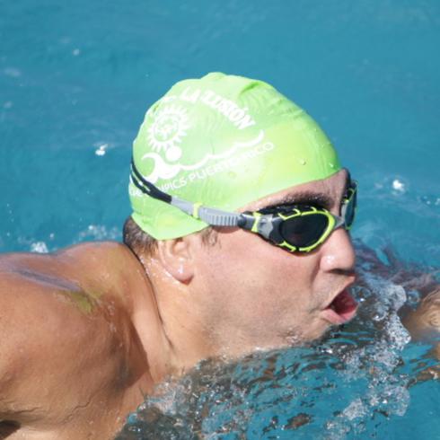 Ultra nadador Joel Matos nada durante una semana por la Inclusión