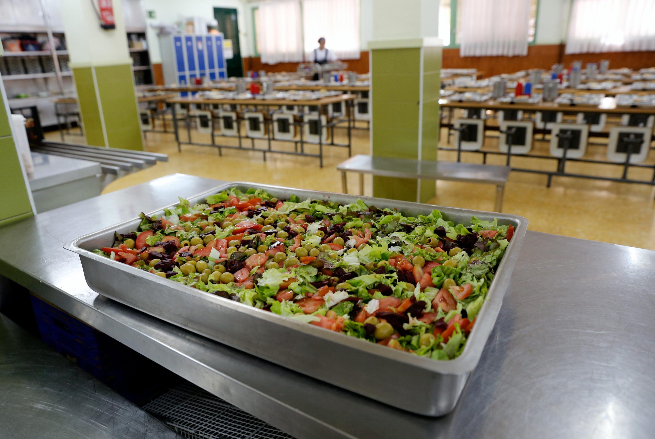 La cancelación de clases en alrededor de un centenar de países supone que 300 millones no pueden alimentarse en comedores escolares.