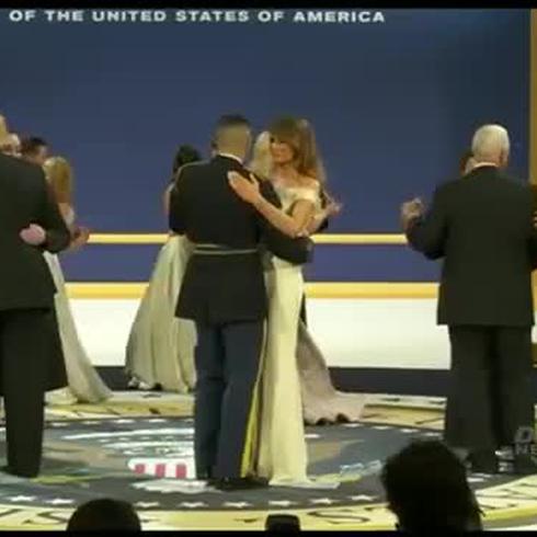 Sargento boricua baila con Melania Trump