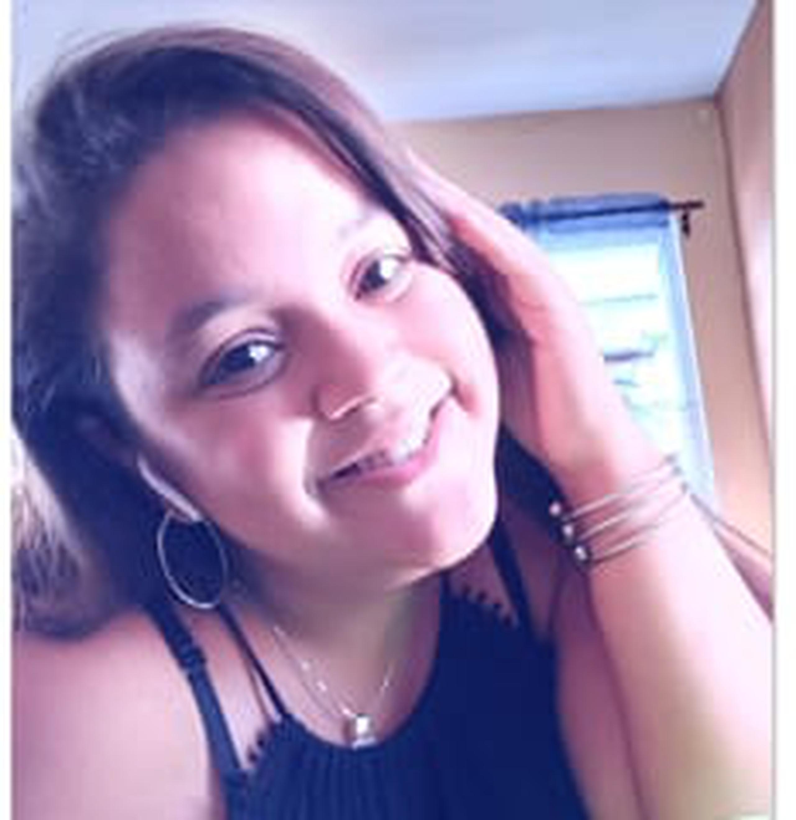Kelaya Figueroa Robles, de 17 años, fue reportada desaparecida por su progenitora, quien notificó que a eso de las 6:00 p.m. su hija salió de su residencia en el barrio Dominguito, en Arecibo, en un automóvil color gris.