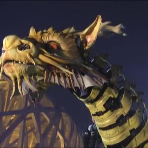 Francia regala a China un enorme dragón-caballo