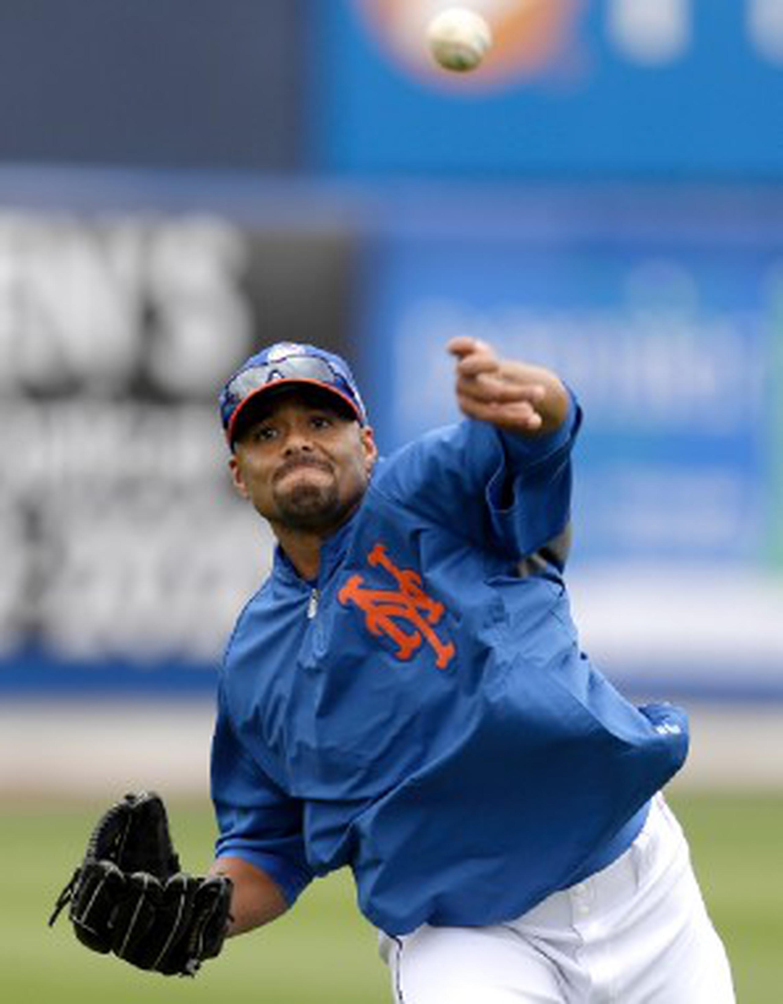 Johan Santana lanza durante una de las sesiones de práctica en los campos primaverales de los Mets de Nueva York este año. (Archivo).