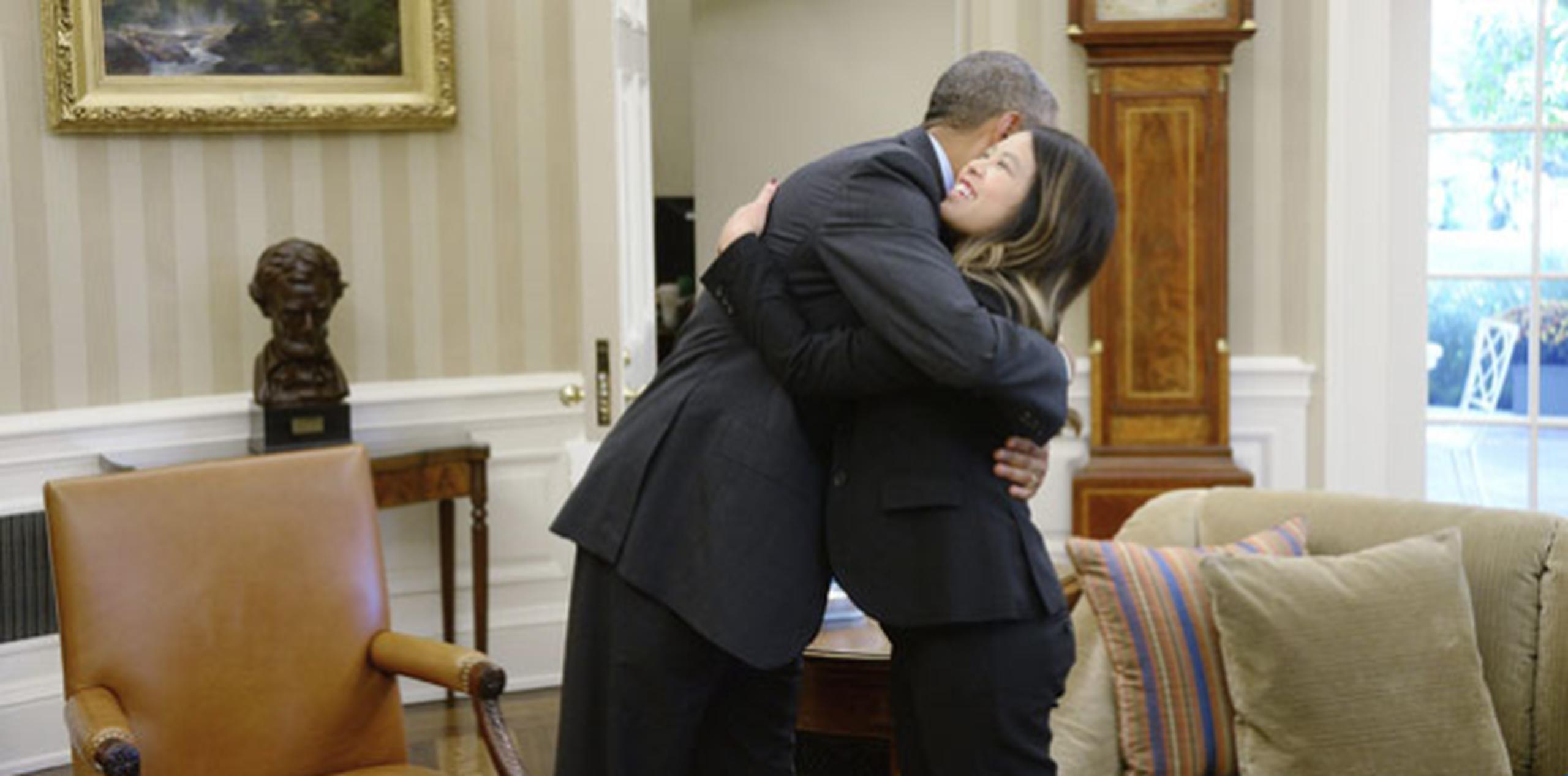 Los médicos ya autorizaron su regreso a Texas yse reunió con Obama en la Oficina Oval. (AP)