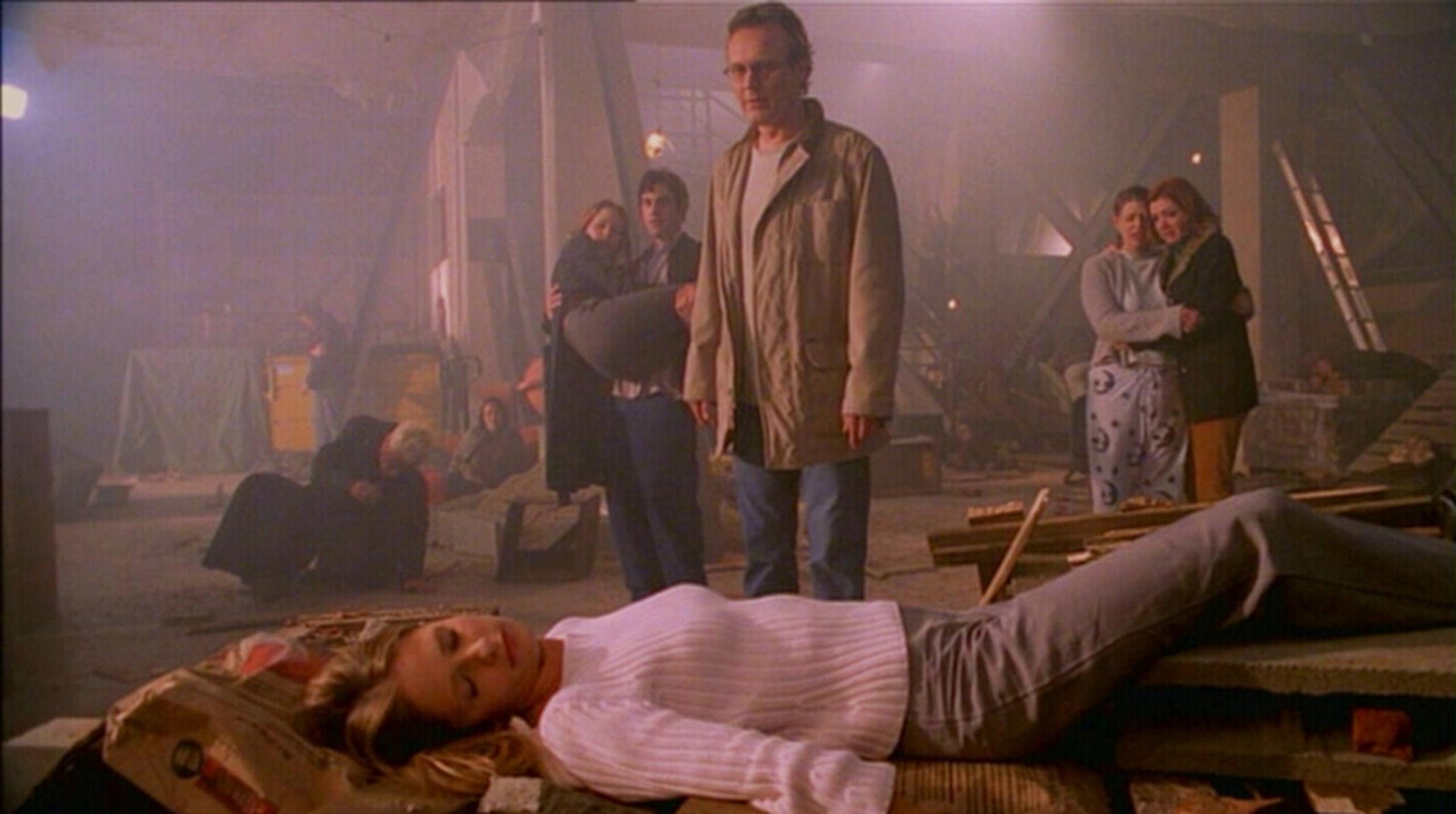 "Buffy, la cazavampiros " (1997-2003) La historia de una adolescente que luchaba con los problemas propios de su edad y al mismo tiempo con el hecho de ser la elegida para salvar el mundo. (GDA)