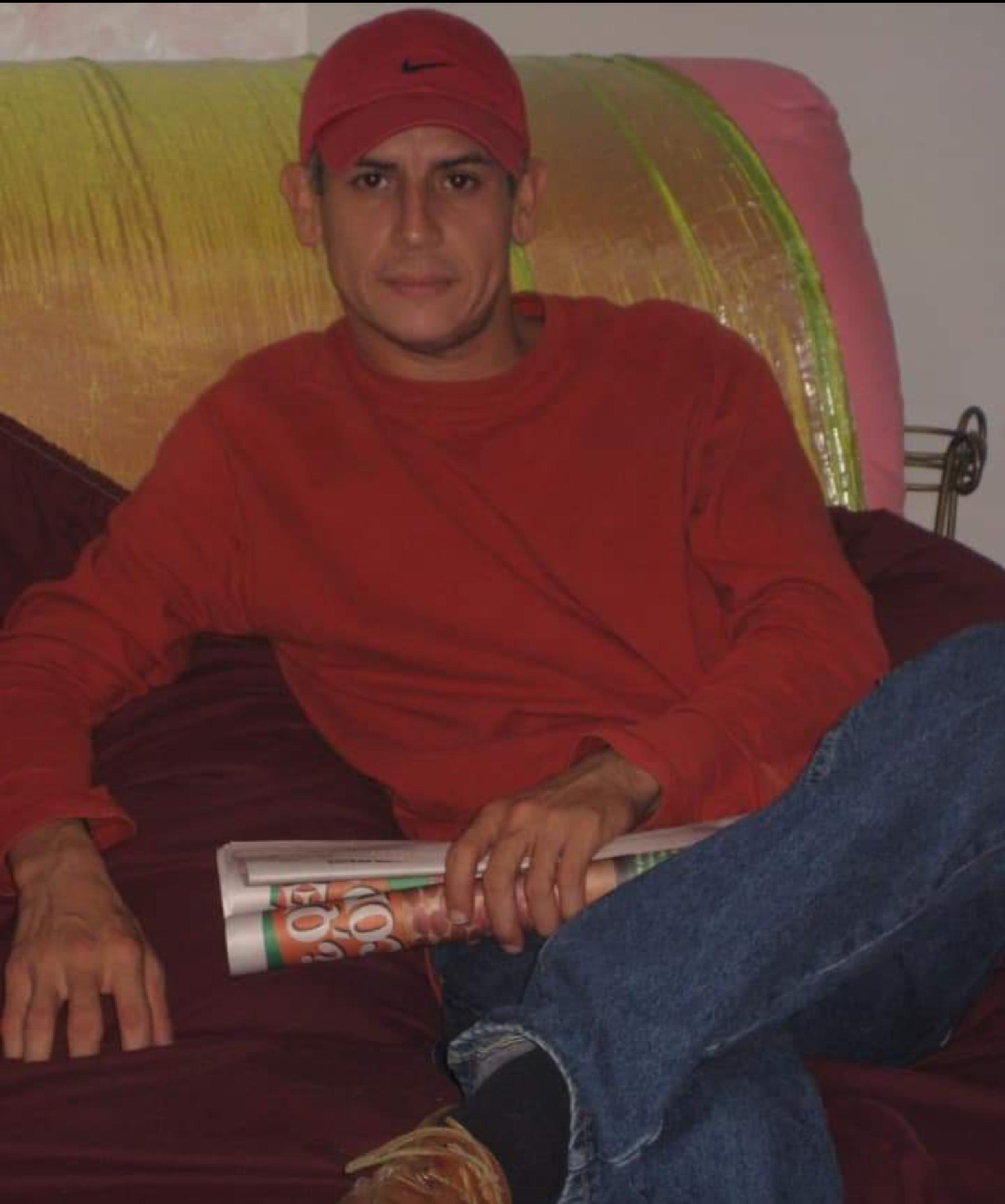 Ruben Latorre Rosa, hermano de la actriz Yamaris Latorre.