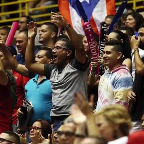 El Equipo Nacional de Baloncesto celebra su "tremenda victoria" en la isla