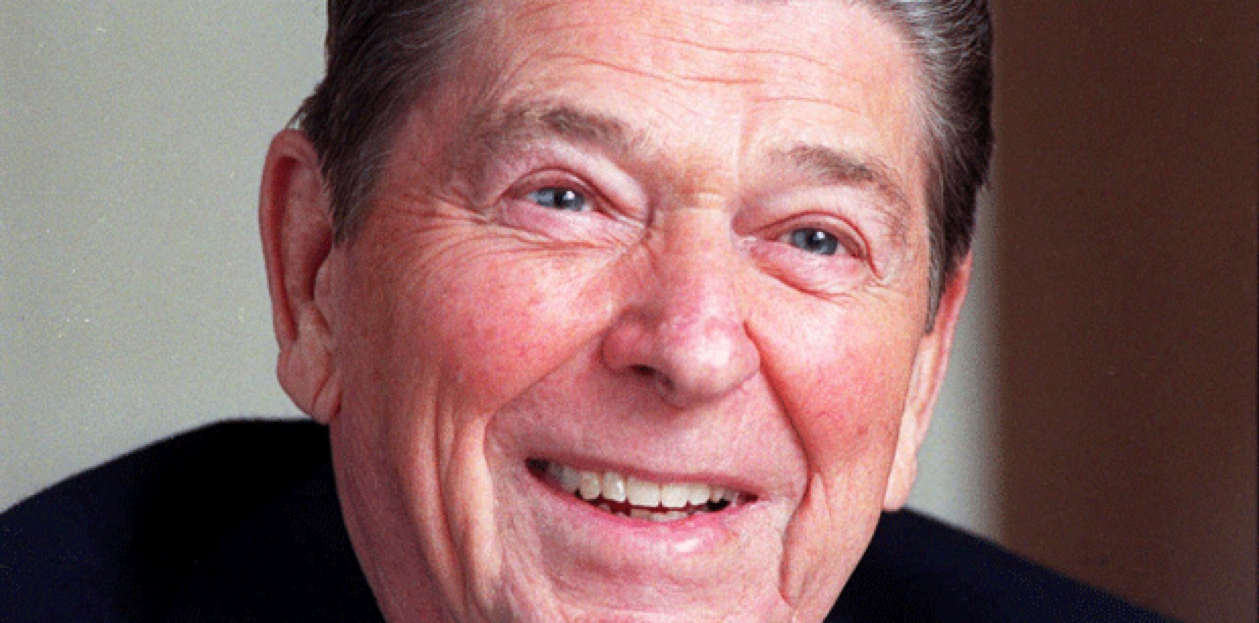 Resulta hasta chistoso que Ronald Reagan, quien fue actor de cine hollywoodense, fue rechazado para el rol principal de una película en 1964 porque según el director no tenía apariencia de presidente. El filme se llamaba The Best Man. En 1981, se convirtió en el presidente número 40 de Estados Unidos. (Archivo)