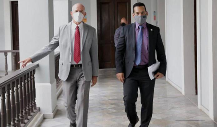 En la foto, el secretario designado, Larry Selheimer, junto al secretario del Departamento de Estado, Raúl Márquez Hernández.