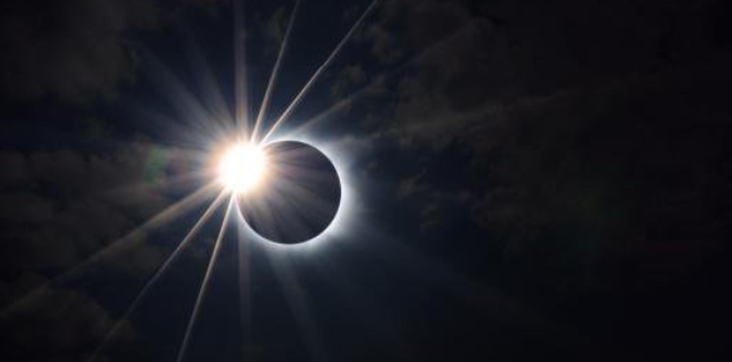 “Mirar unos segundos, sin las gafas especiales para ver el eclipse, eso sí puede causar daño permanente al ojo”, dijo el doctor Ian Piovanetti. (Archivo)
