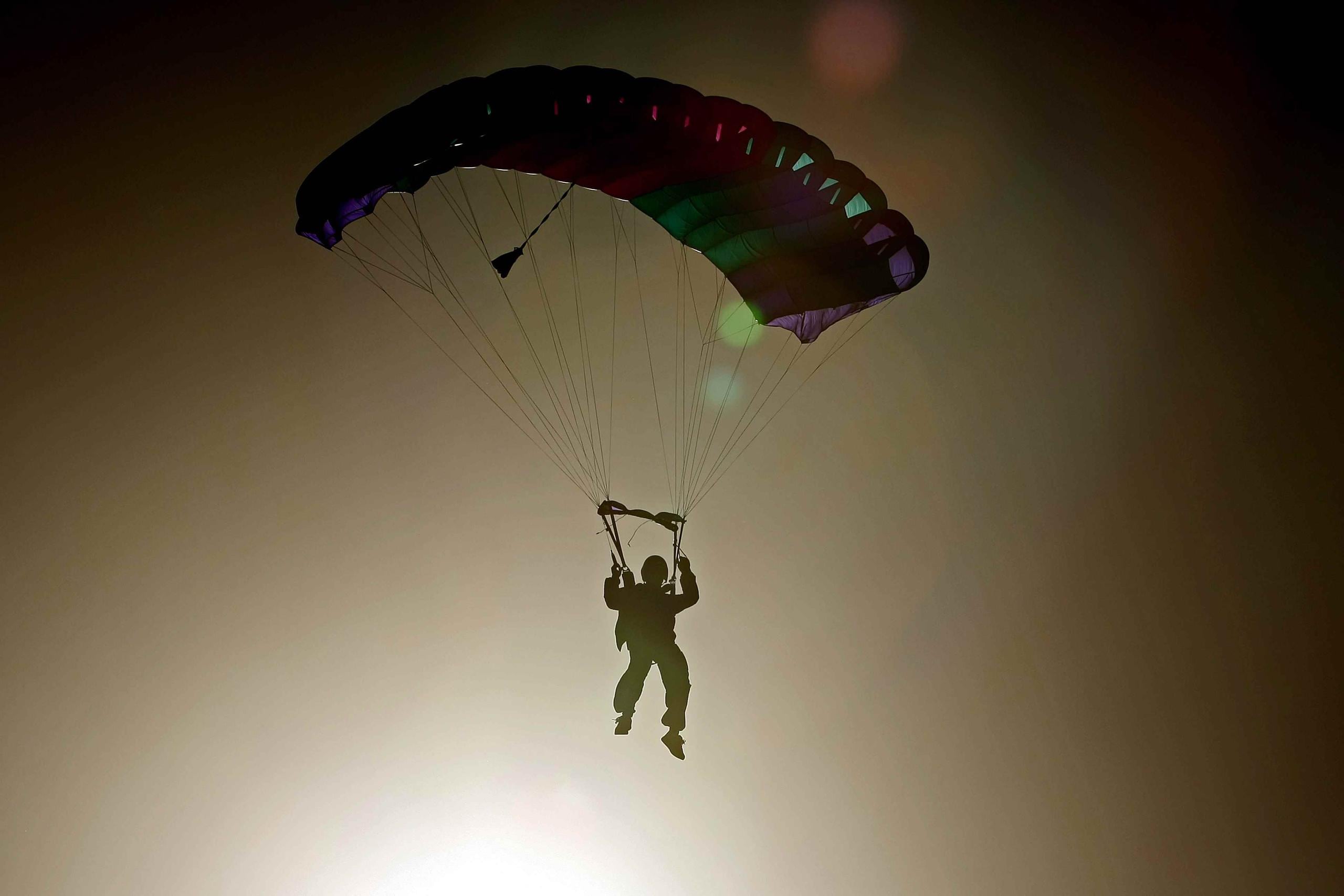 La policía y la Administración Federal de Aviación investigan la muerte, incluso si el paracaídas de Stremmel se abrió adecuadamente. (Archivo / GFR Media)
