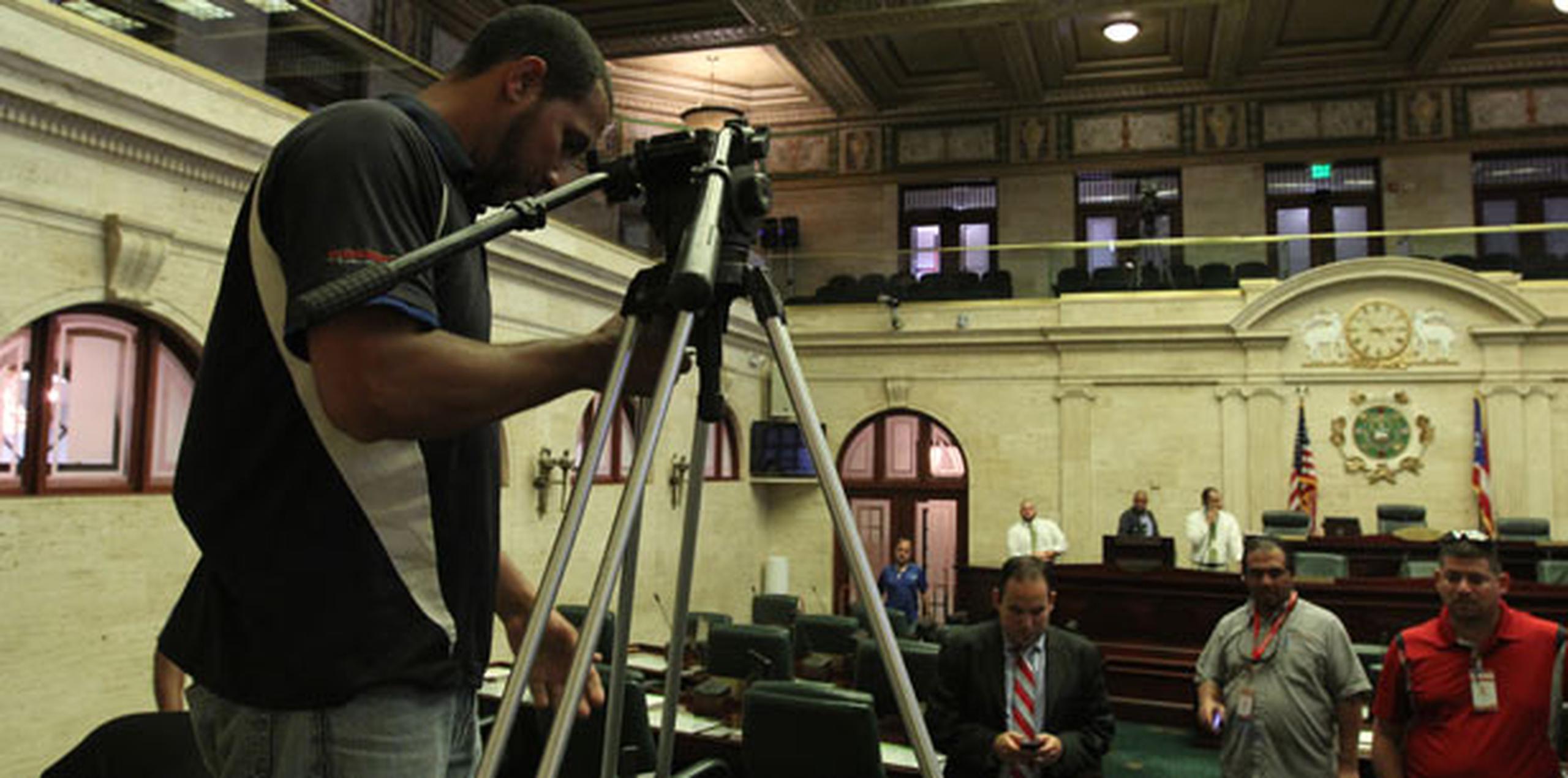 En el hemiciclo de la Cámara de Representantes ya se colocaron varias cámaras que se utilizarán para transmitir en directo el mensaje. (francisco.rodriguez@gfrmedia.com)