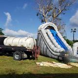 Someten querella por uso de camión cisterna municipal para fiesta privada en Quebradillas