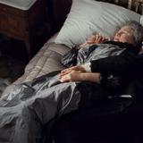 Muere actor de “Titanic” conocido por escena donde abraza a su amada en una cama