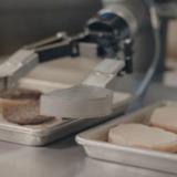 Flippy, el robot experto en preparar hamburguesas