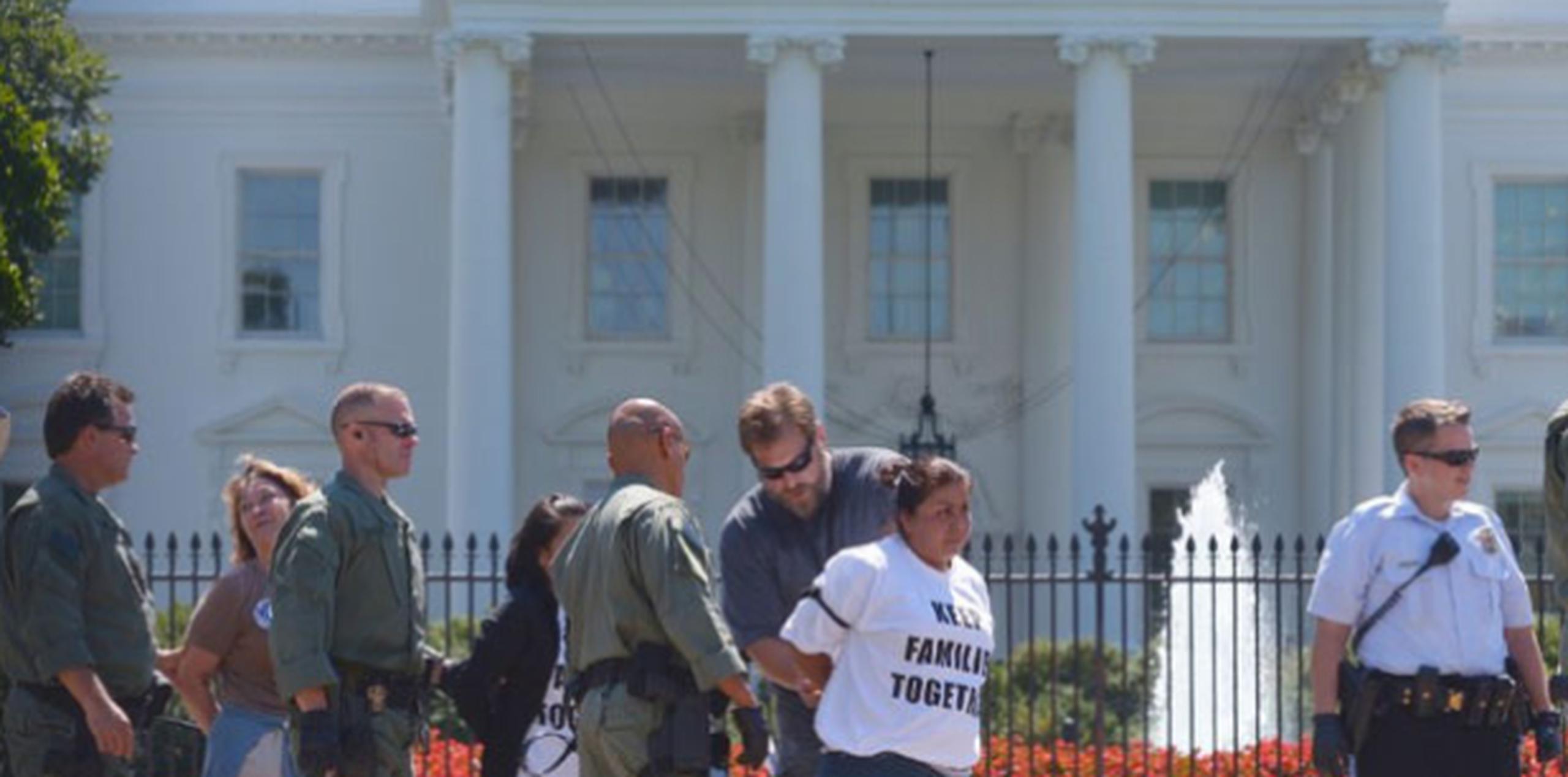 El pasado 28 de agosto la policía arrestó a defensores de los derechos de los inmigrantes quienes se negaron a retirarse de la parte de al frente de la Casa Blanca. (Archivo/AFP/Mandel Ngan)
