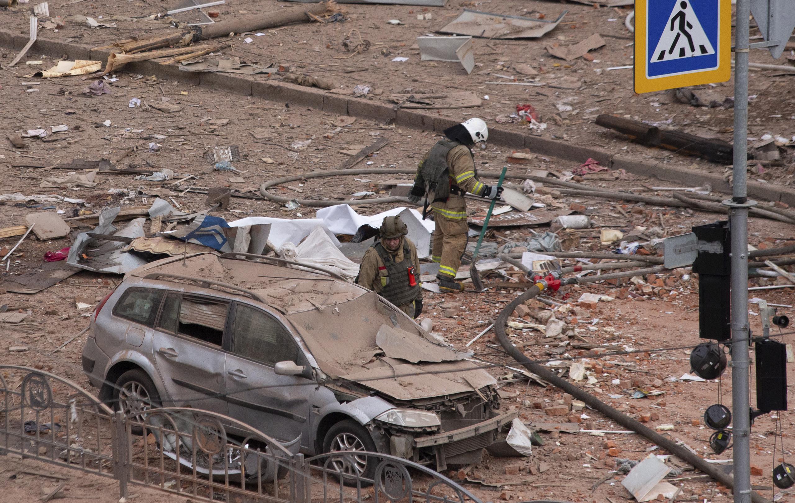 Los escombros dejados por el ataque ruso en Járkov, en el noreste de Ucrania. (EFE/EPA/PAVLO PAKHOMENKO)