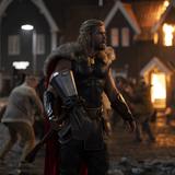 “Thor: Love & Thunder” sigue al tope de la taquilla