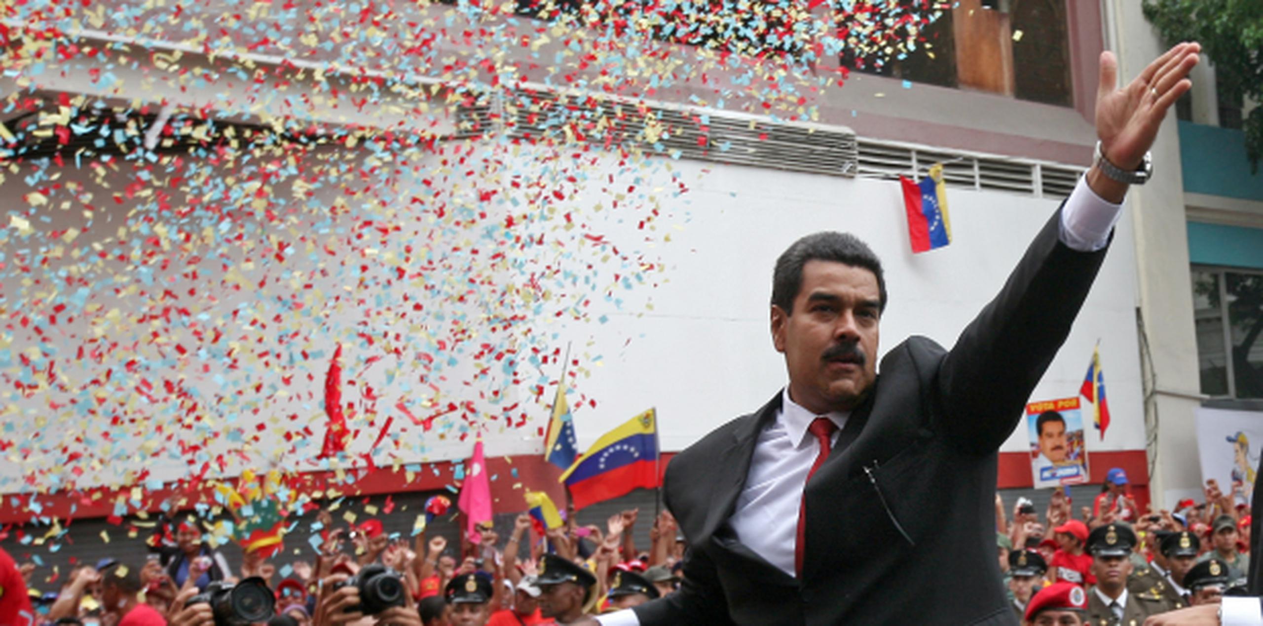 Nicolás Maduro juramentó hoy como nuevo presidente de Venezuela y formalmente se convirtió en el sucesor del fallecido Hugo Chávez.  (AP/Gil Montano)