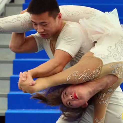 Novios chinos muestran su flexibilidad acrobática en Puerto Rico