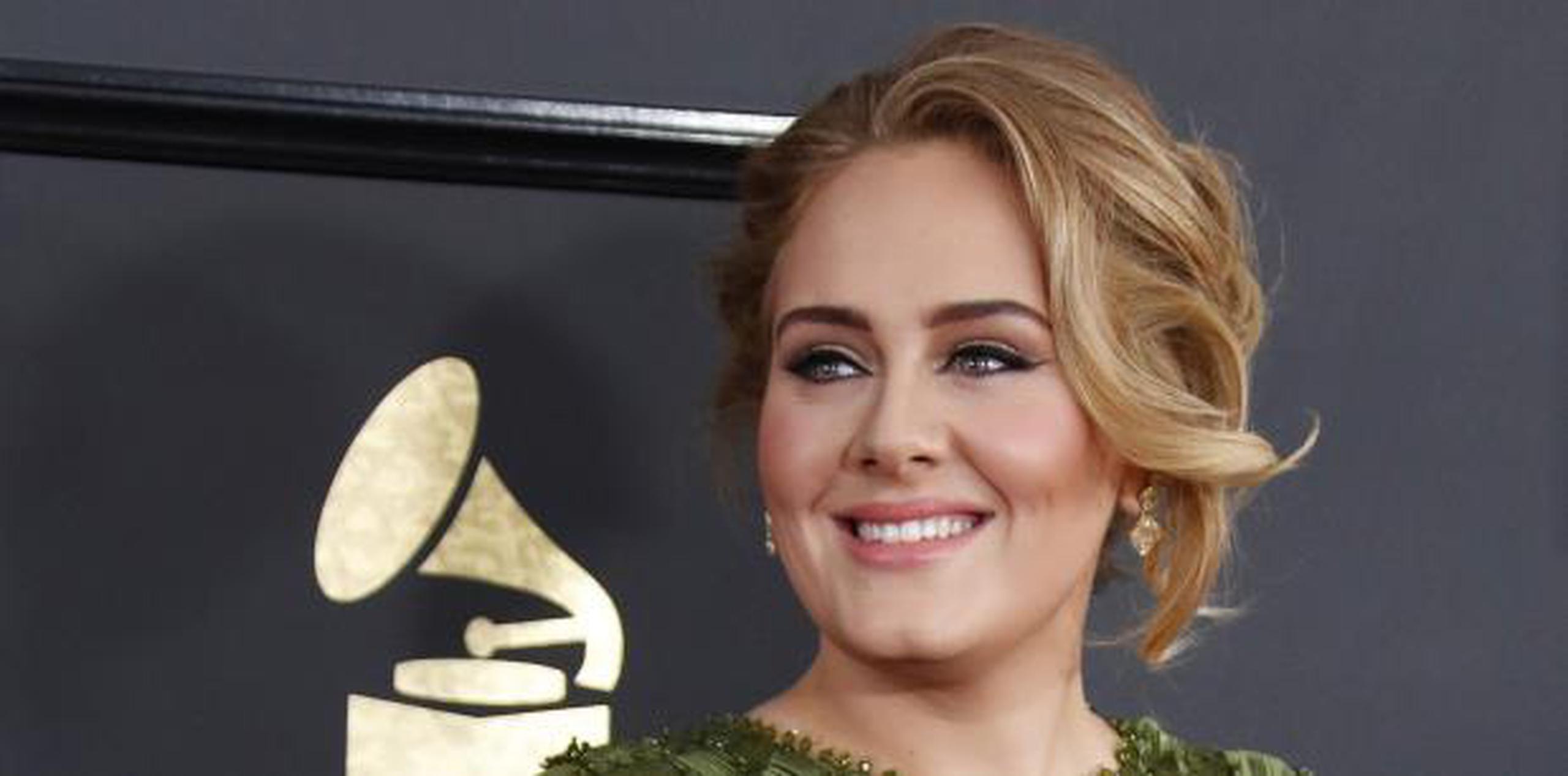 Adele se dio a conocer con su álbum debut, "19", en 2008, con el que llegó a lo más alto de las listas de los más vendidos. (EFE)