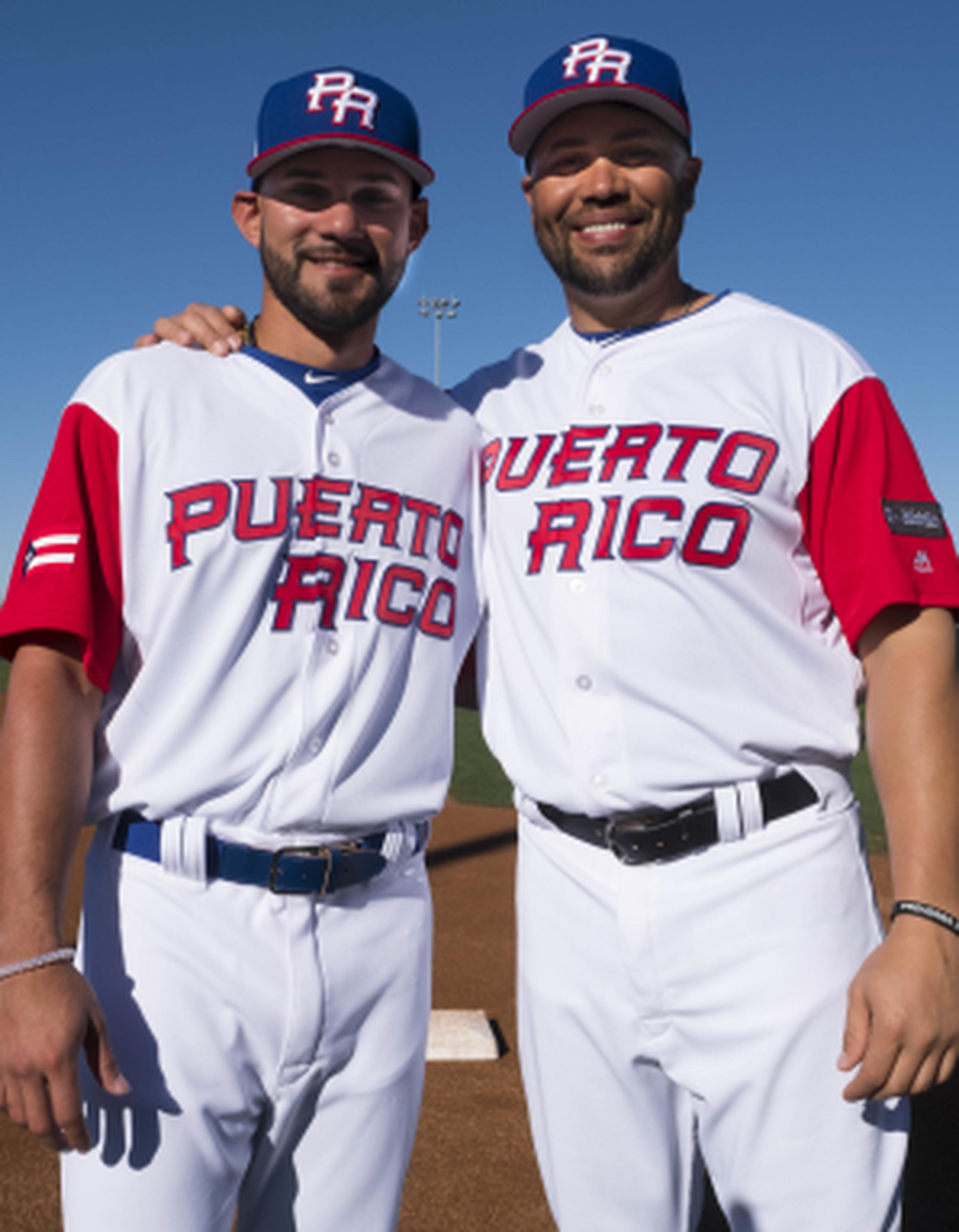 Los primos Reymond Fuentes, a la izquierda, y Carlos Beltrán figuran en la alineación titular de Puerto Rico. (Enviado especial /  tonito.zayas@gfrmedia.com)