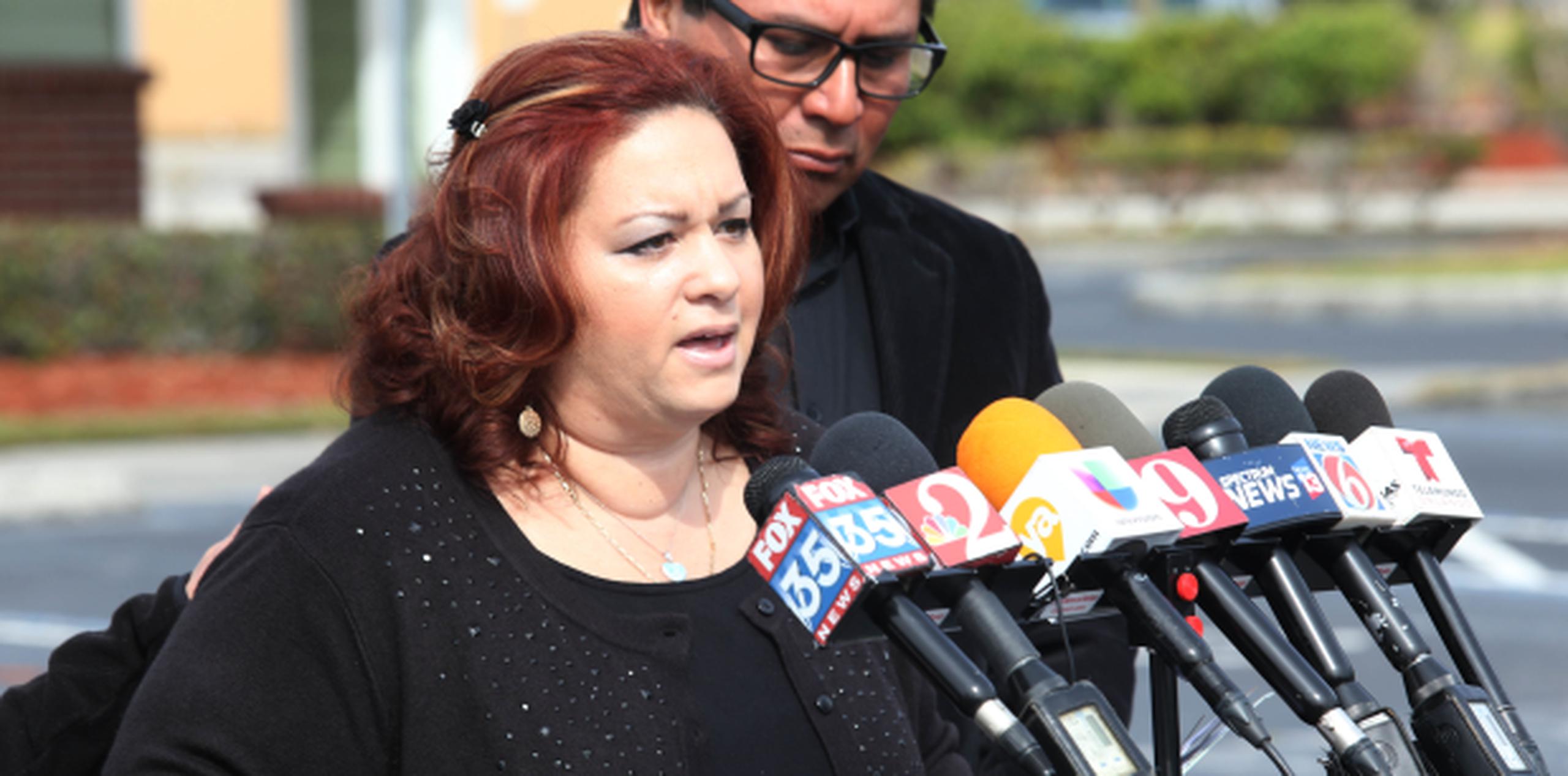 La hermana de la víctima, Joselle Zengotita-Torres, aprovechó para pedir un espacio privado para que su familia pudiera rendir un tributo póstumo a Janice. (Especial para GFR Media/Carla D. Martínez)