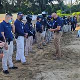 Secretaria de la gobernación defiende presencia policial en playa de Rincón