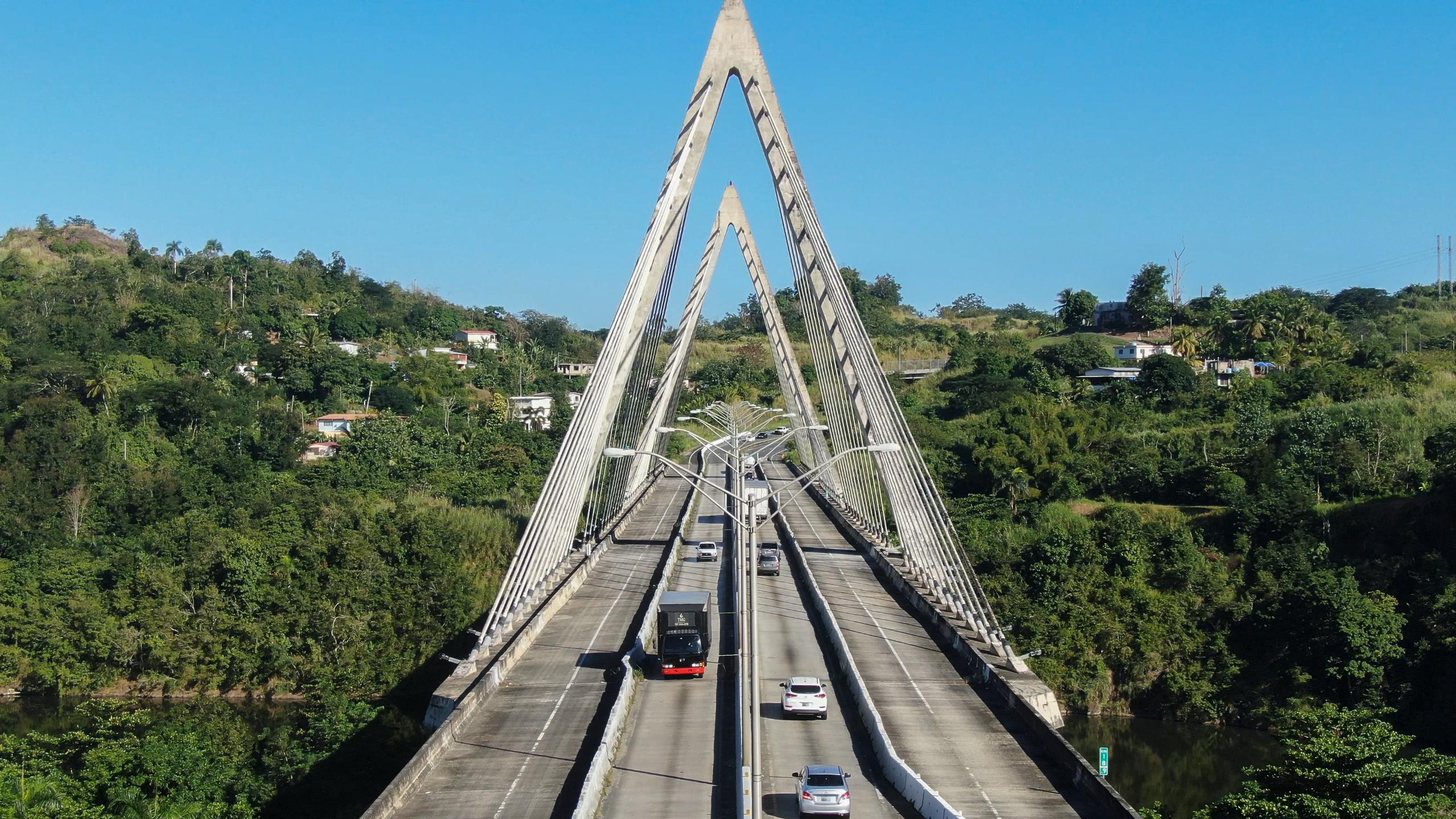 Puente Atirantado de Naranjito.