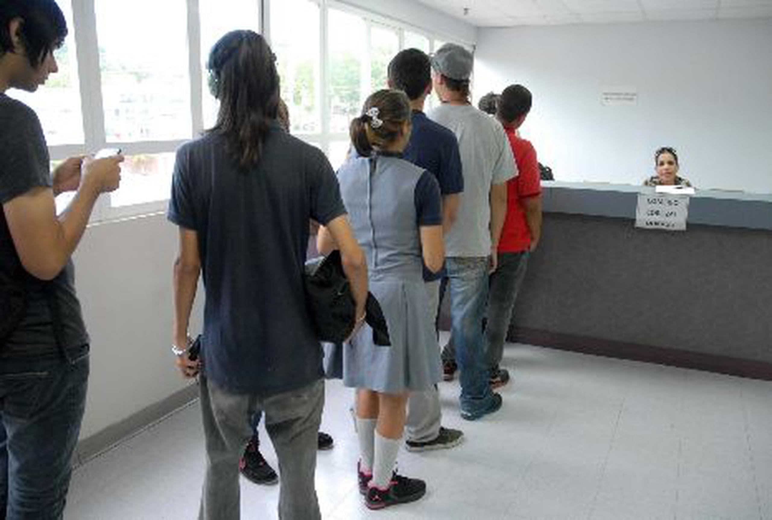 Miles quieren trabajar durante este verano Primera Hora