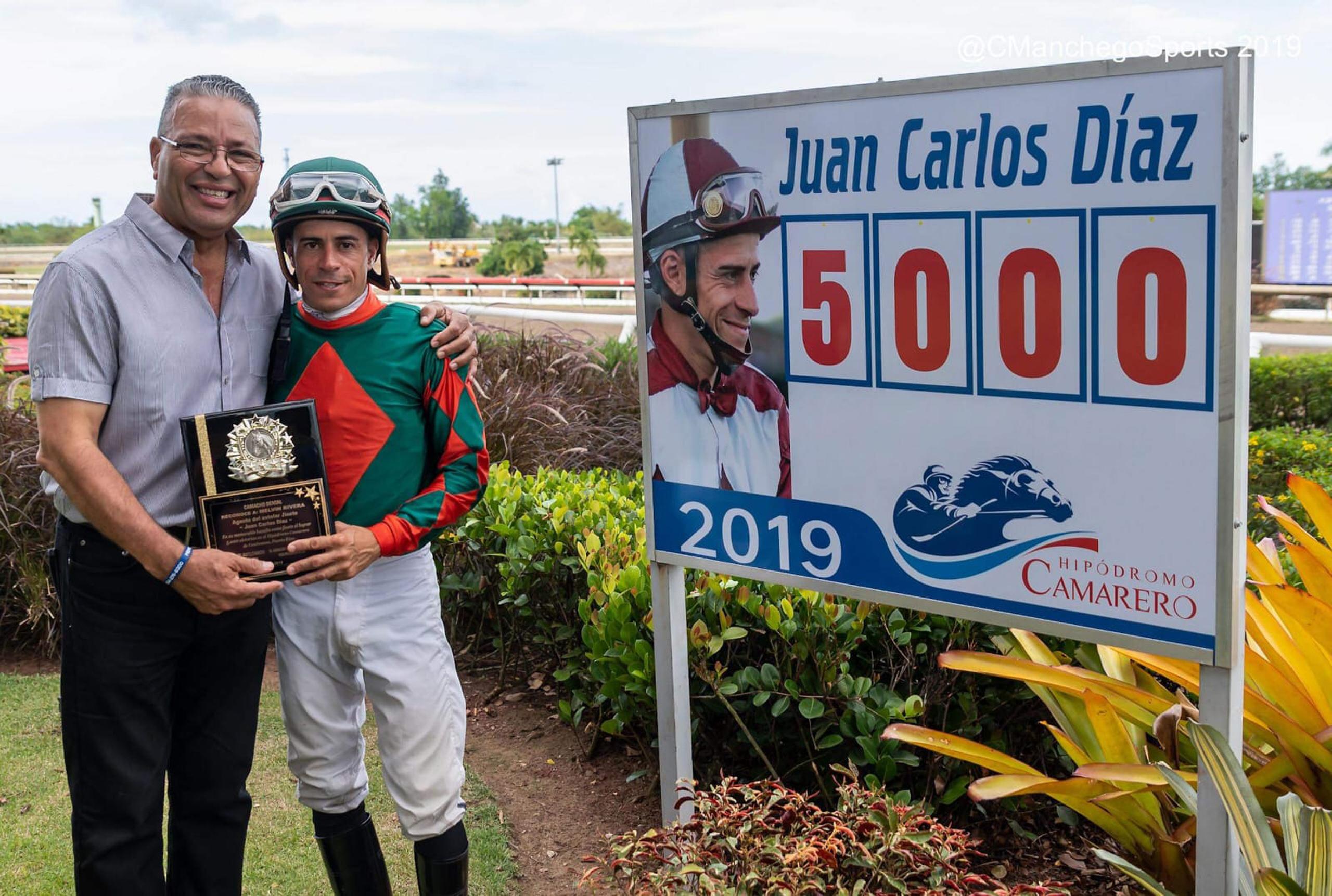 El jinete Juan Carlos Díaz llegó a los 5,000 triunfos en el 2019. Este fin de semana debe guindar el letrero de los 6,000 en Camarero.