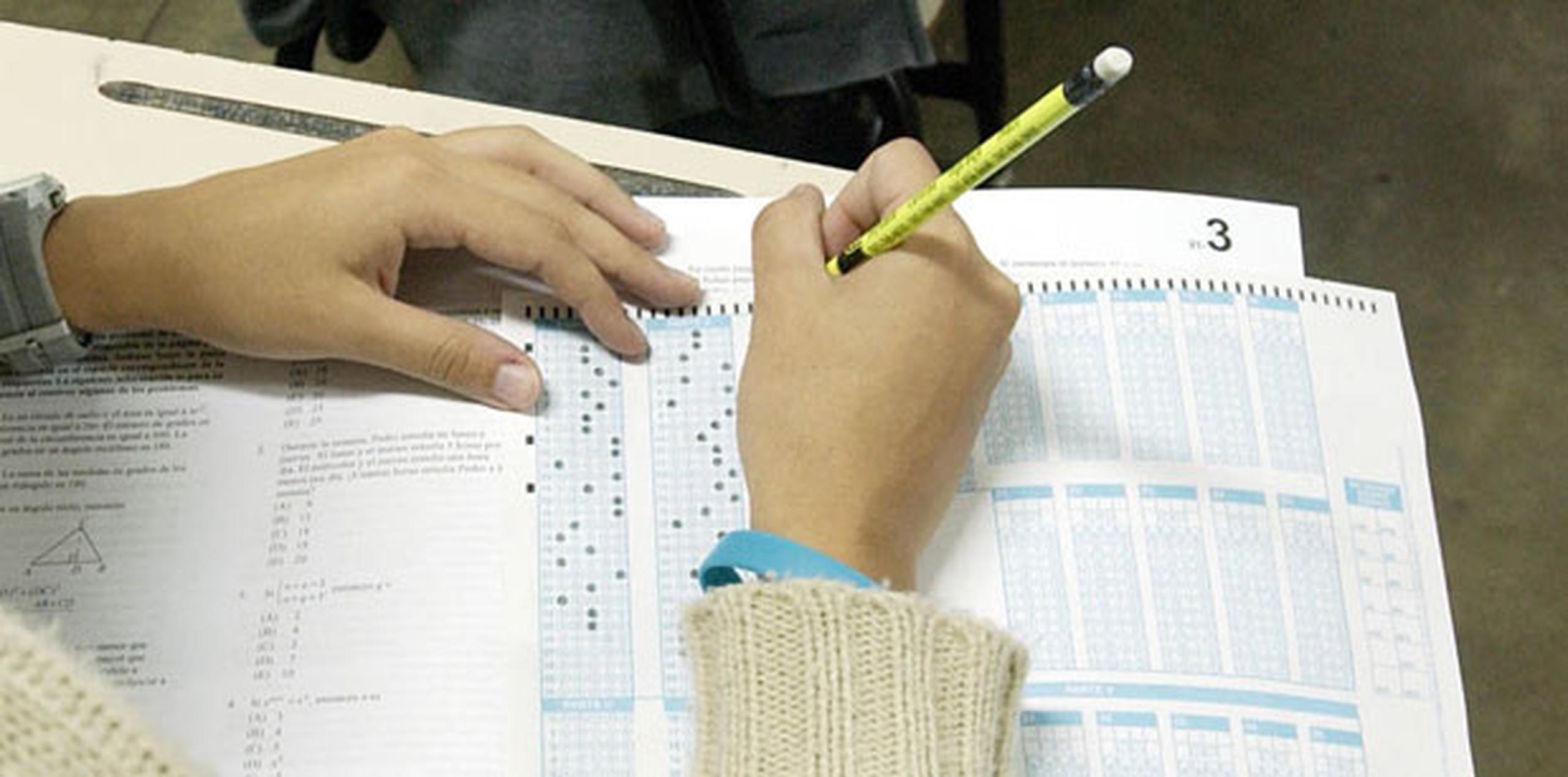 Un 98% de los estudiantes del sistema público de enseñanza tomaron las pruebas del College Board el año pasado. (Archivo)