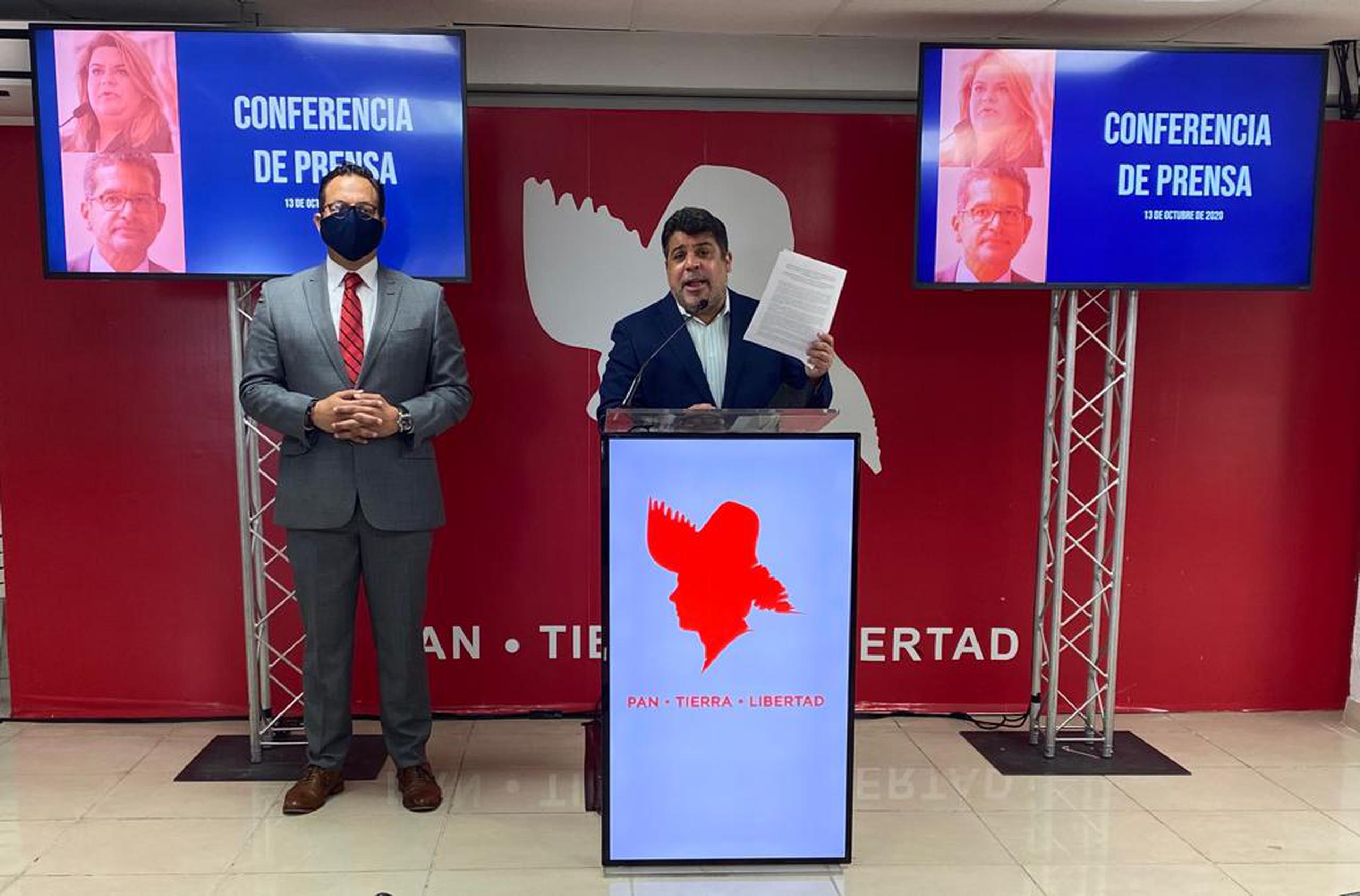 El candidato a representante por acumulación Gabriel López Arrieta y el representante Luis Vega Ramos hicieron las denuncias en la sede del PPD.