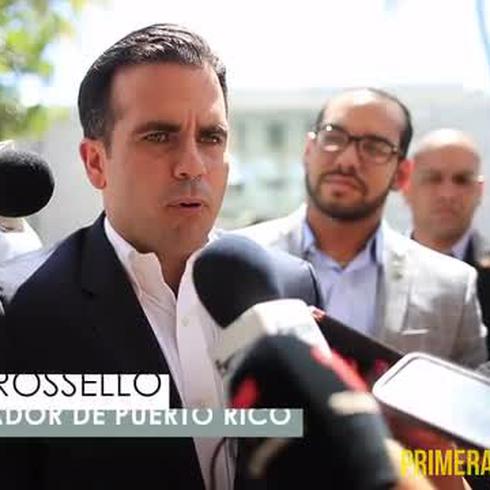 Rosselló llega a reunirse en conferencia legislativa
