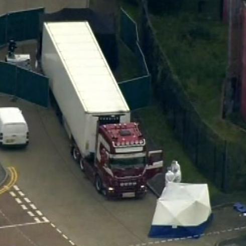 Escalofriante hallazgo de 39 cuerpos dentro de un camión en Reino Unido