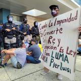 Decenas se manifiestan contra Luma Energy frente al Centro de Covenciones