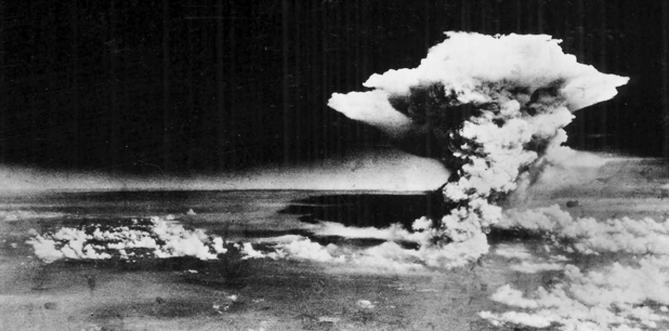 Foto facilitada por el Museo Conmemorativo de la Paz de Hiroshima que muestra la explosión de la bomba atómica sobre Hiroshima.  (EFE) 
