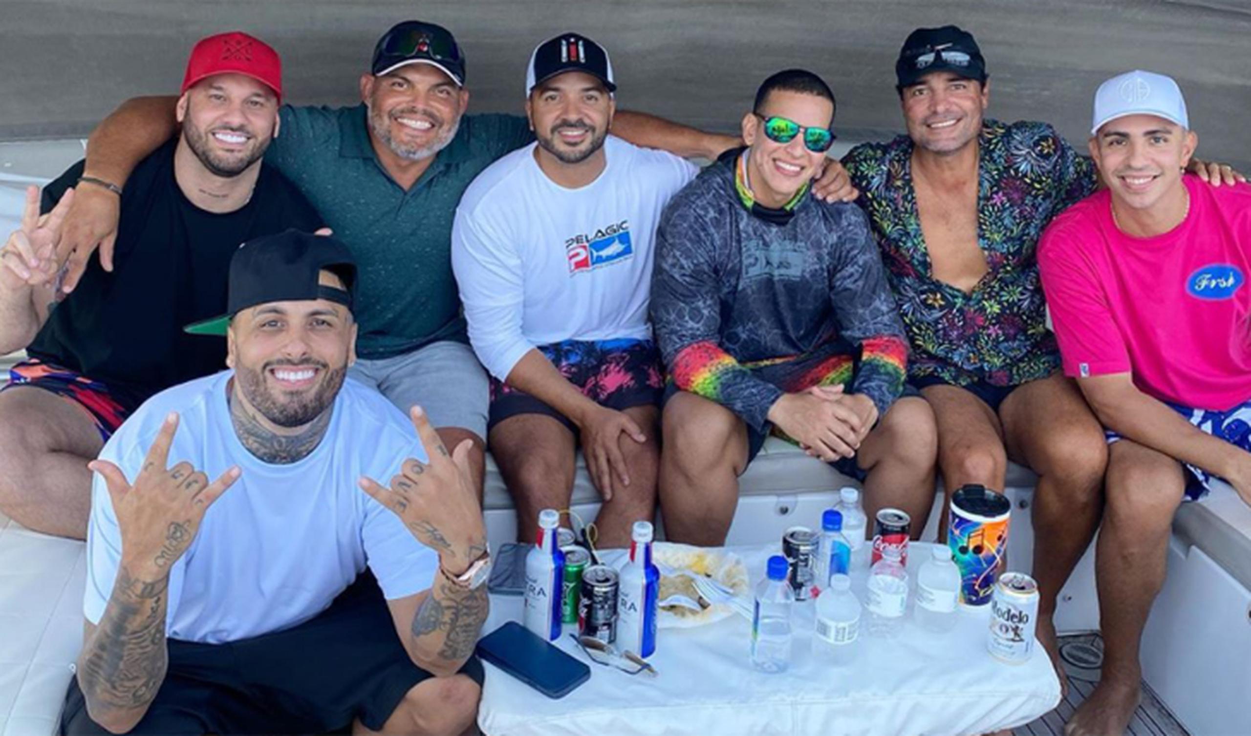 En la foto, Nicky Jam, Valentino, Iván Rodríguez, Luis Fonsi, Daddy Yankee, Chayanne y Carlos Arroyo