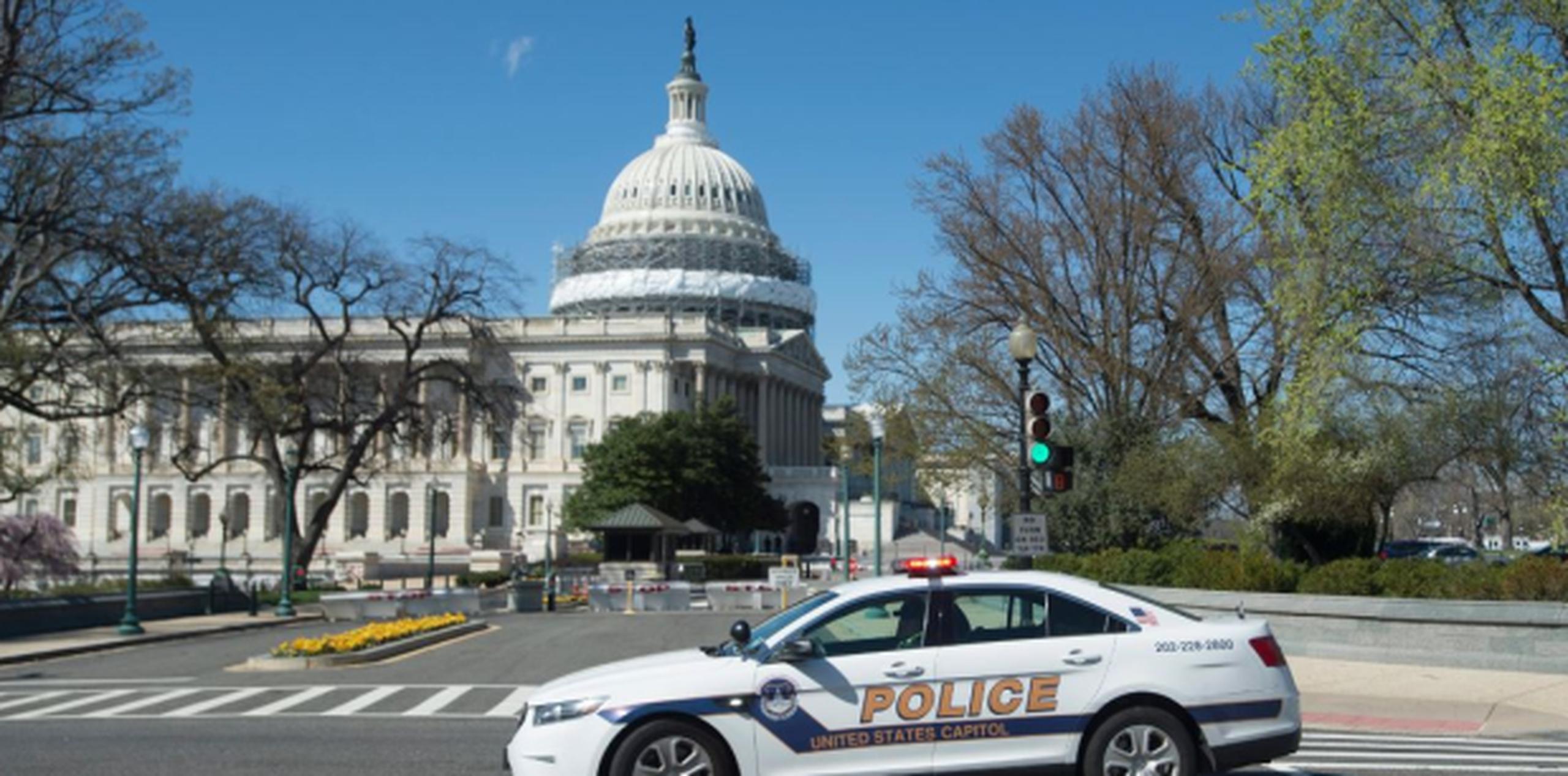 Los accesos del Capitolio de Estados Unidos, sede del Congreso, han sido bloqueados. (EFE)
