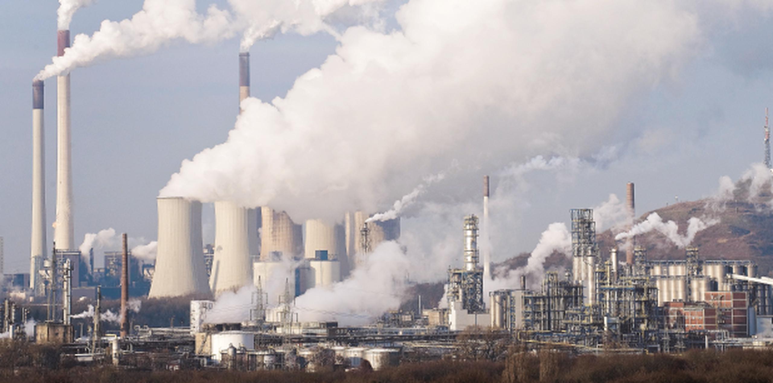 Los científicos afirmaron que no es suficiente analizar los recortes a la polución de carbón y las limitantes que prometieron 190 naciones en el acuerdo alcanzado en diciembre pasado en París. (Archivo)