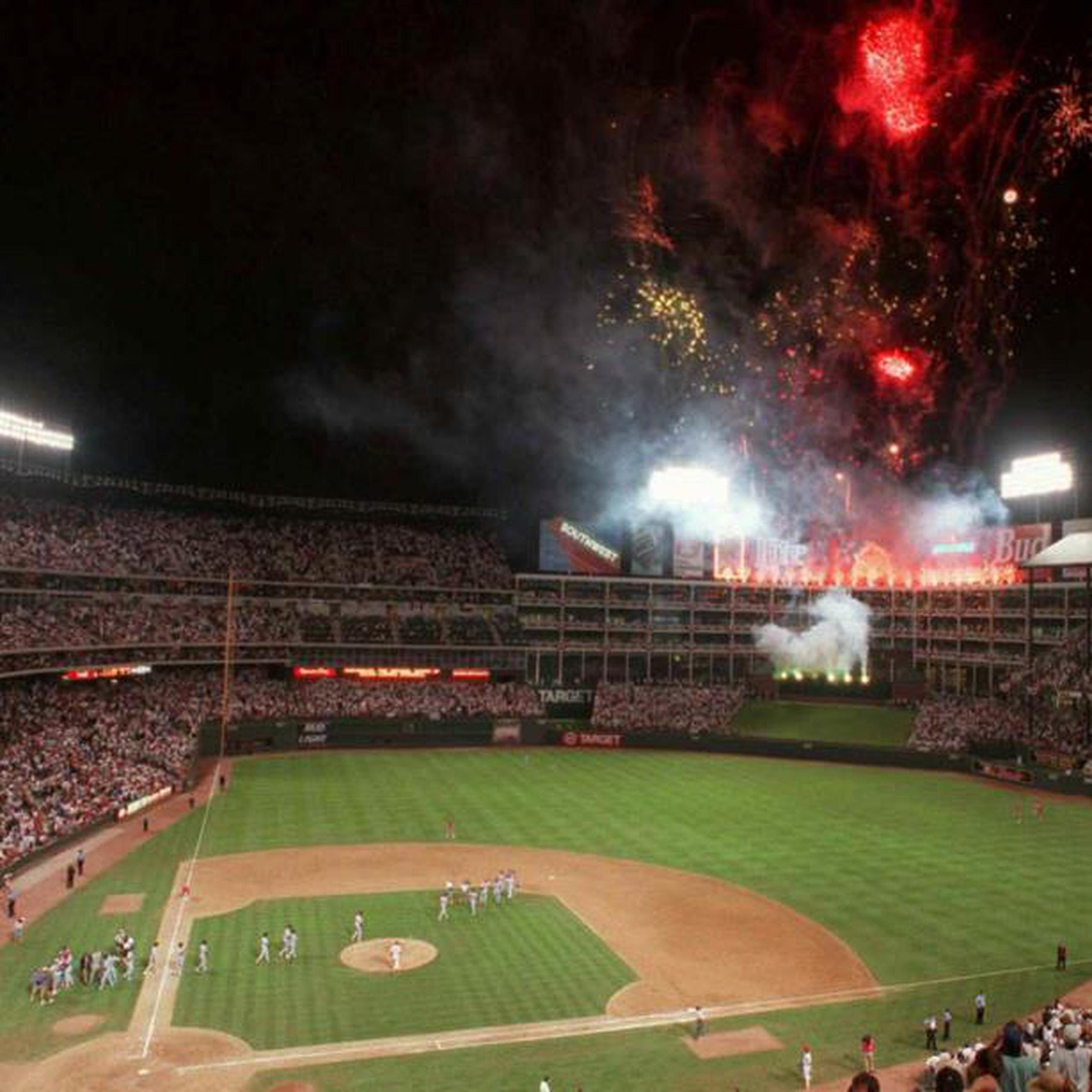 El estadio que los Rangers dejarán atrás fue el parque en el que Juan 'Igor' González ganó sus cetros de MVP de la Liga Americana en el 1996 y 1998 y en el que Iván Rodríguez ganó el suyo en el 1999. (AP)