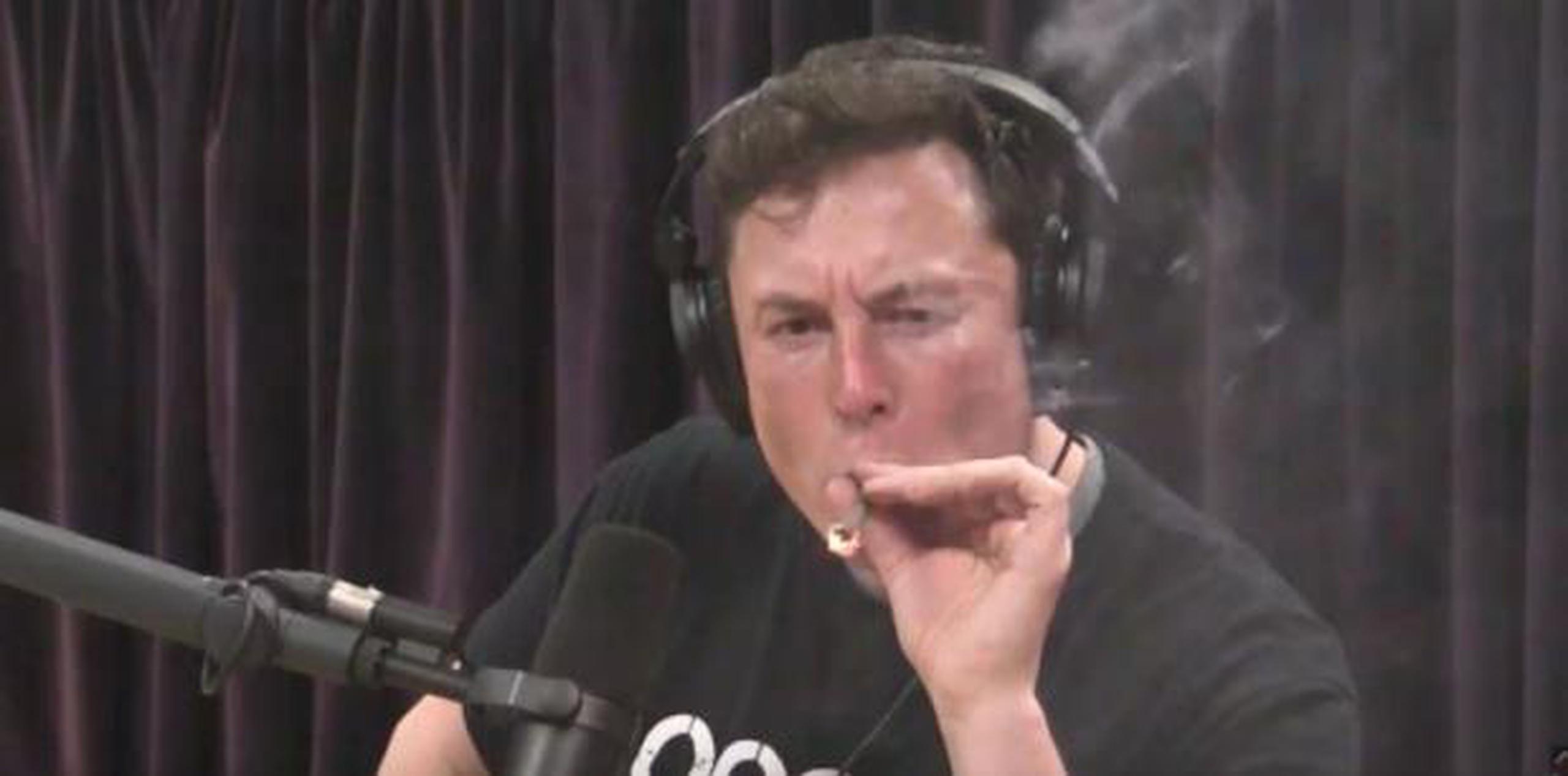 Elon Musk dijo que no notaba ningún efecto por la marihuana, que dice fumar raramente. (YouTube)