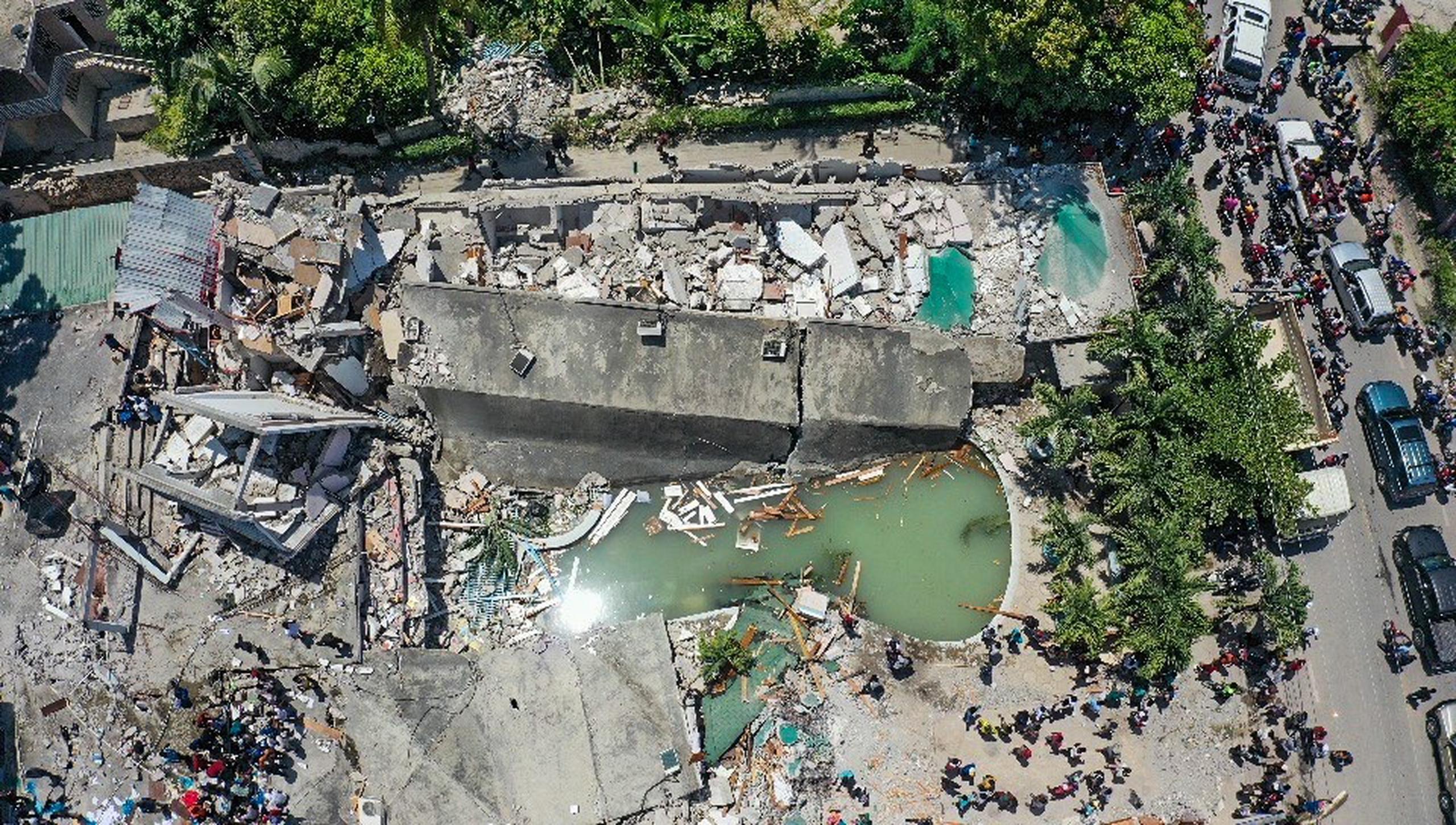 Fotografía desde un dron que muestra los efectos de un seísmo de 7.2 grados hoy, en Los Cayos, Haití.