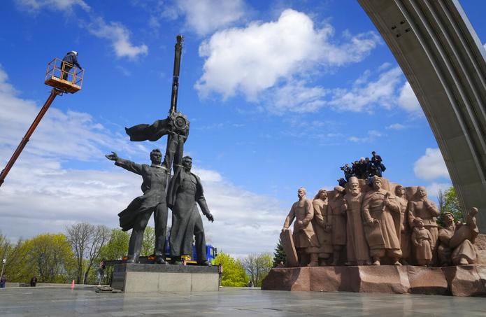 El monumento de la era soviética a la amistad fue levantado en 1982.