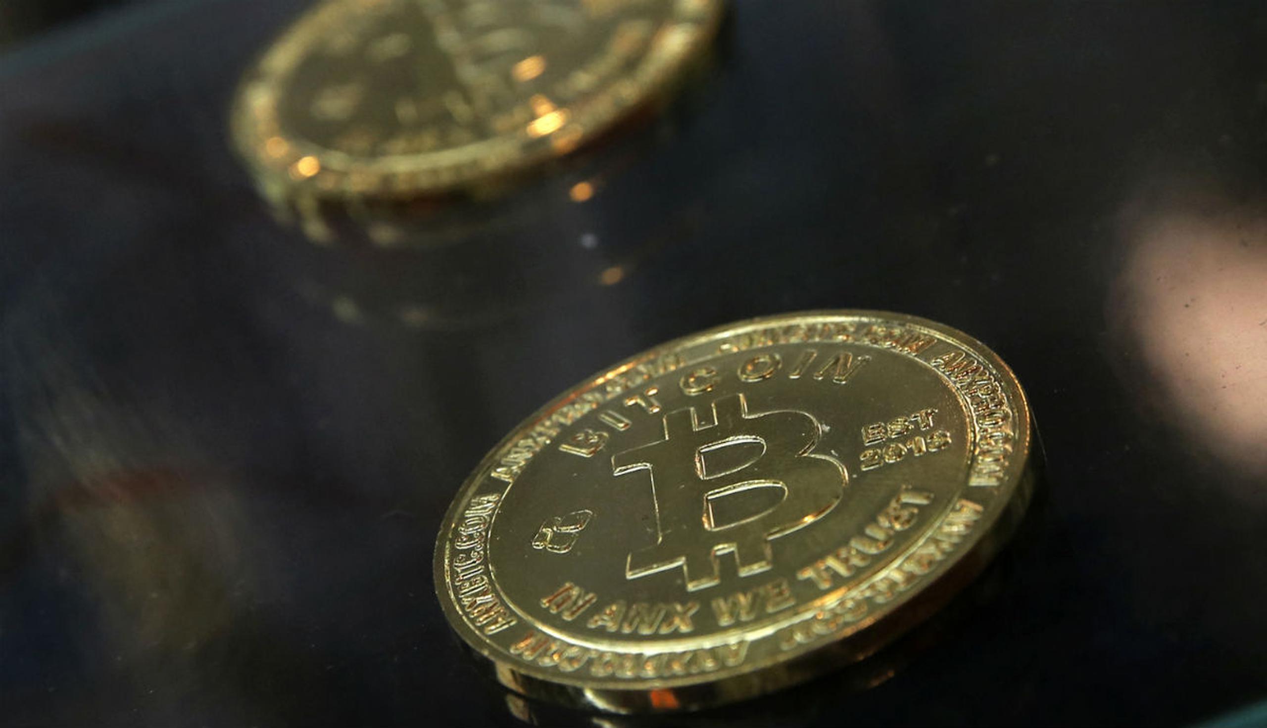 El bitcoin es una de 700 monedas virtuales o criptomonedas que existen alrededor del mundo (AP).