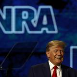 Trump arremete contra demócratas por “grotescos esfuerzos” para controlar las armas 