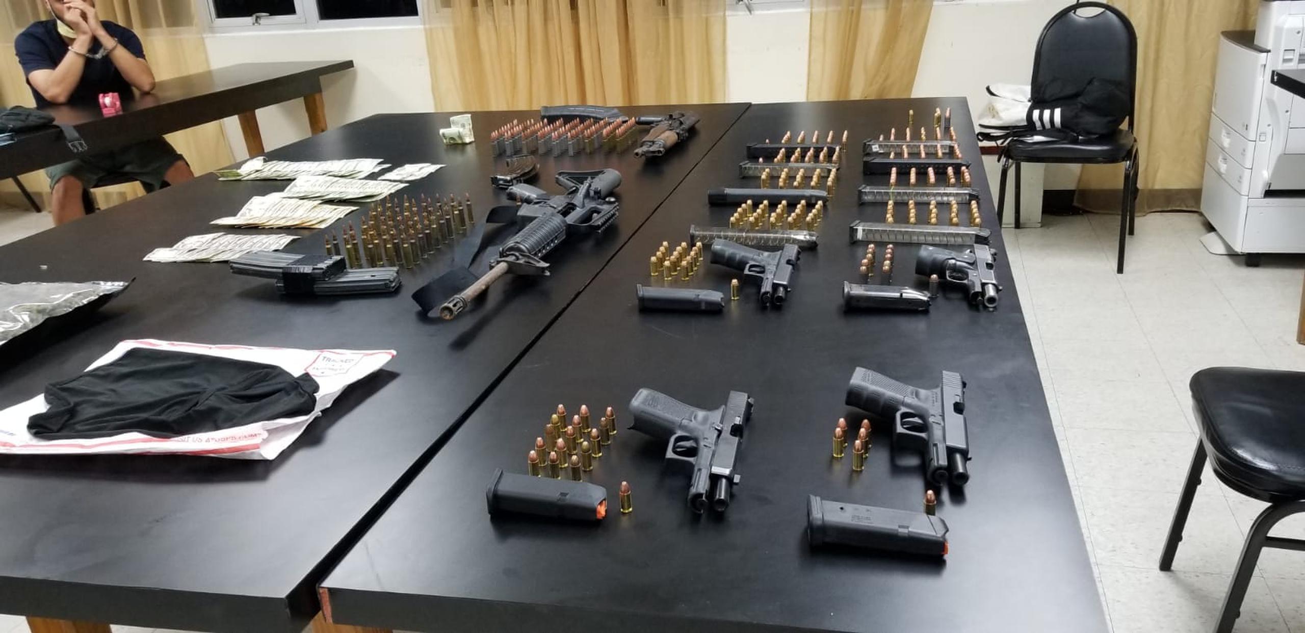 Las autoridades ocuparon pistolas, rifles, municiones y 1 libra de marihuana a un individuo sospechoso de dispararle a su expareja en Carolina.