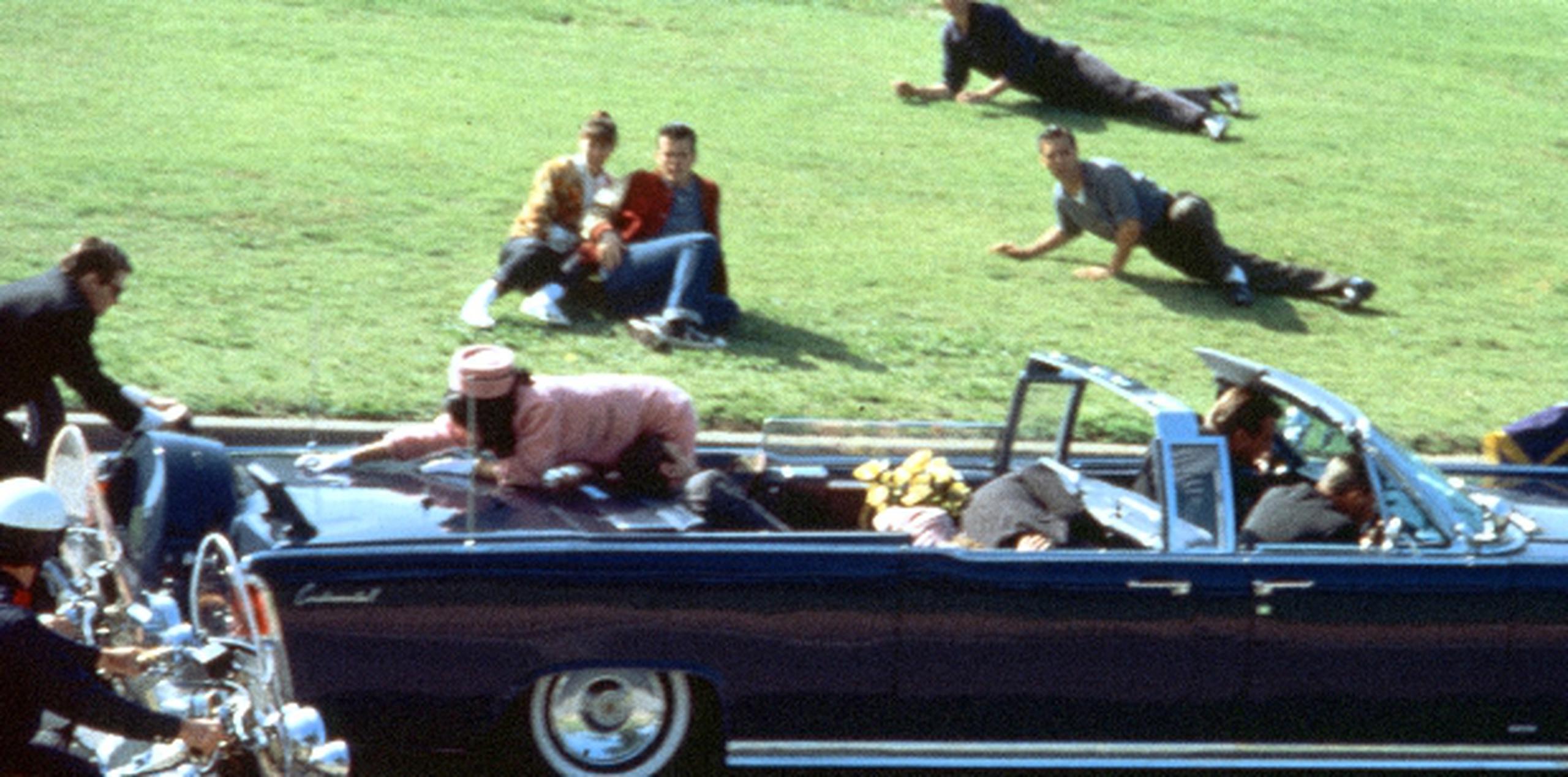 LAUREADA  JFK (1991), de Oliver Stone, es  considerada la mejor realizada hasta la fecha sobre el tema del asesinato del presidente norteamericano. (Archivo)