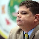 Senador Aponte Dalmau critica por Facebook las decisiones de su hermano como alcalde de Carolina