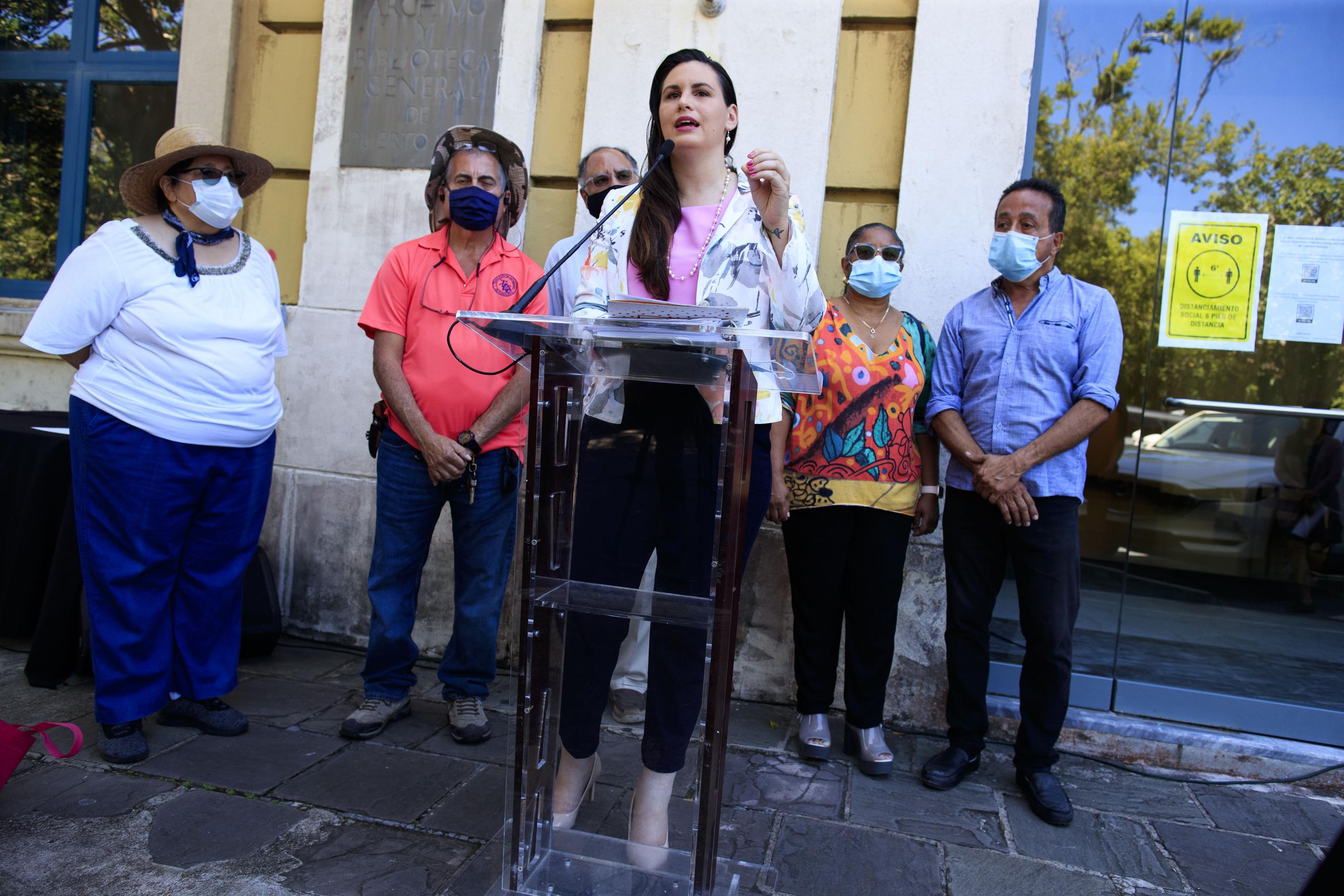 Ada Álvarez Conde  señaló que basta con escuchar los relatos que los ciudadanos ofrecieron a la prensa sobre los apagones, fluctuaciones en el voltaje y pérdida de enseres eléctricos de gran costo como lavadoras, estufas y neveras.